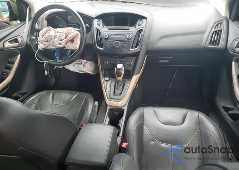 2015 Ford Focus Se z USA, uszkodzony, nr VIN 1FADP3F21FL247239